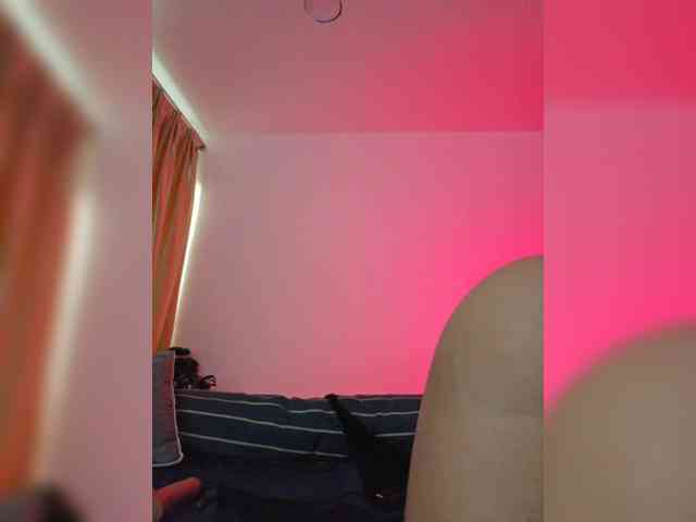 MinniMia's sex show image