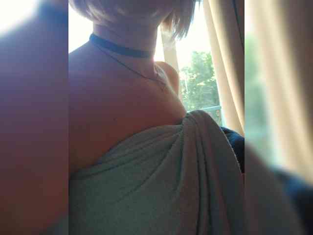 MinniMia's sex show image