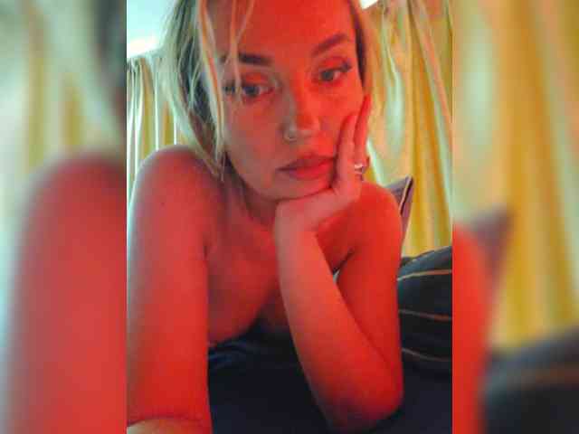 MinniMia's sex show image