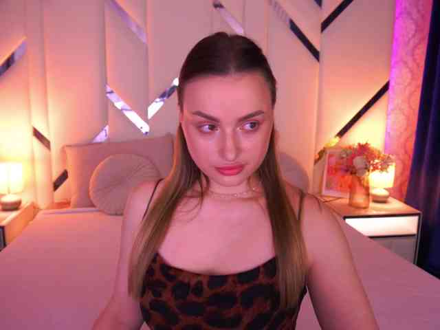 Изображение секс-шоу модели FloraGreys