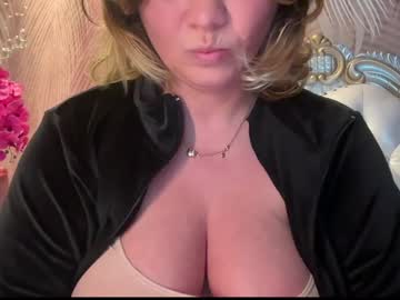 kiradivine's sex show image