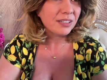 kiradivine's sex show image