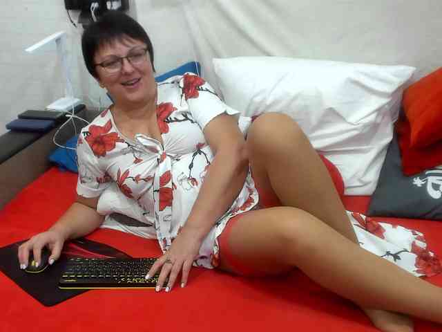 KyliePage1's sex show image