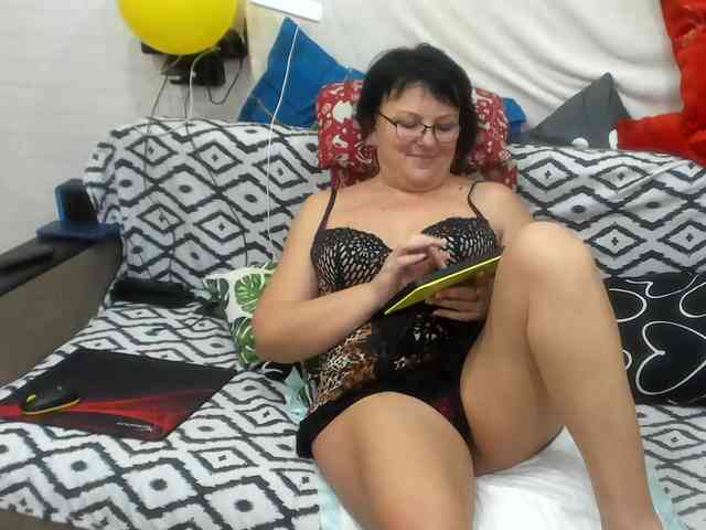 KyliePage1's sex show image