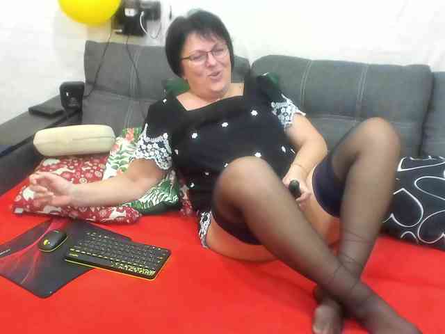 KyliePage1's sex show image