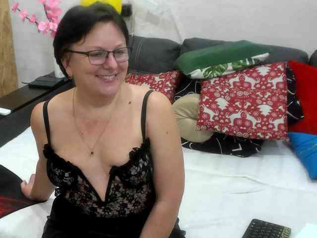 KyliePage1's sex show image