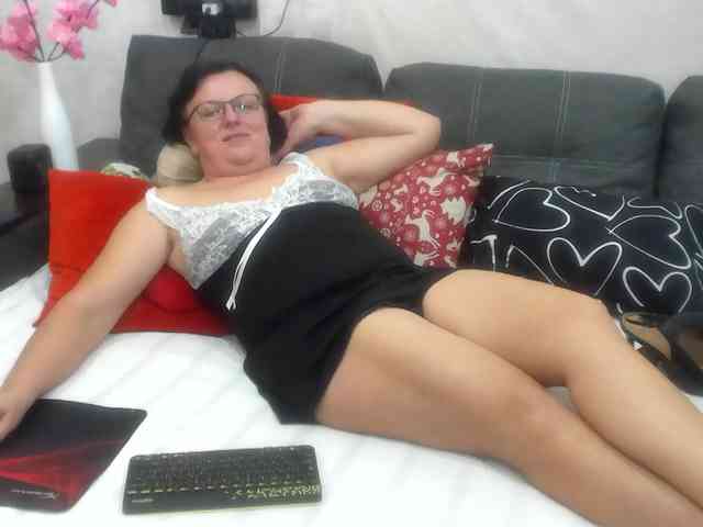 KyliePage1's sex show image