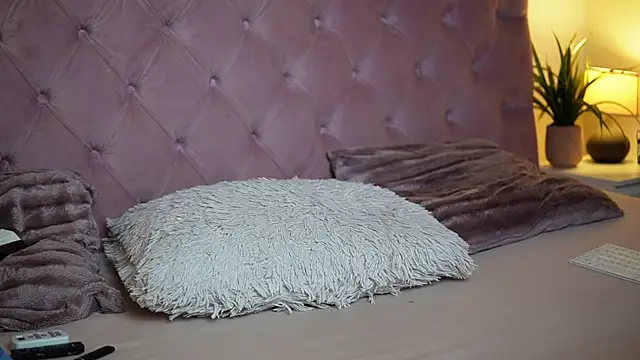 Изображение секс-шоу модели MaiaMini