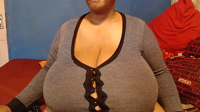 Изображение секс-шоу модели CUTEFIRMMELONSS