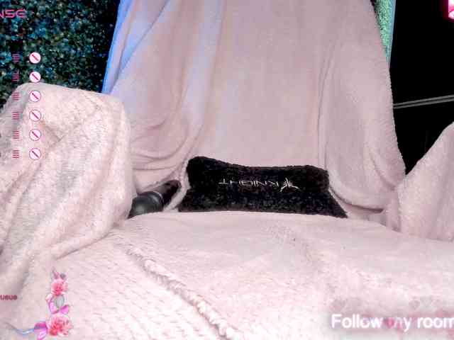 LeenyLipss's sex show image