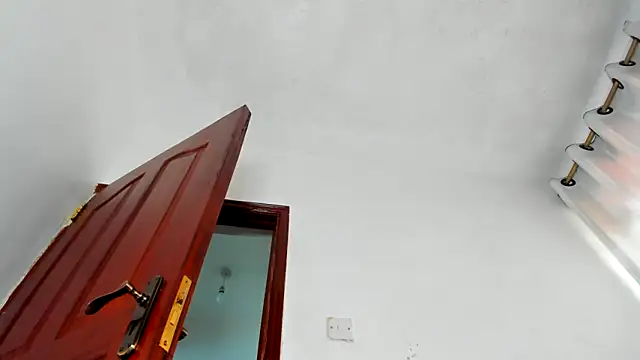 Z-O-E-Y's sex show image