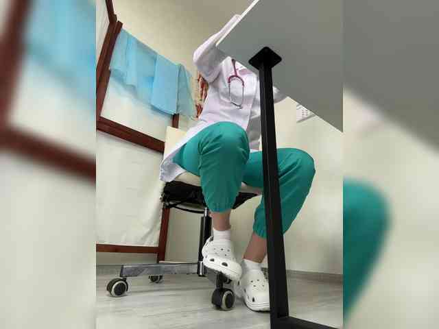 Adelaida1001's sex show image