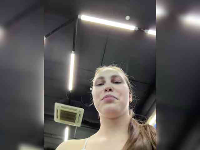 Adelaida1001's sex show image