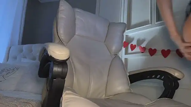 UrLillShy's sex show image