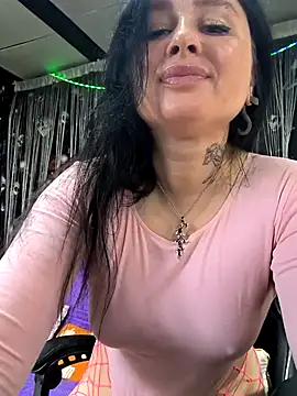 KikiXRed's sex show image