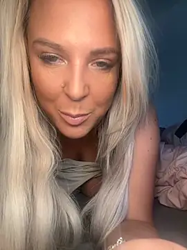 Изображение секс-шоу модели Bustyblondebabe32