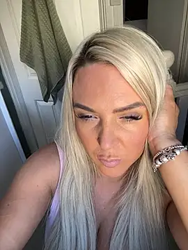 Изображение секс-шоу модели Bustyblondebabe32