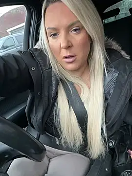 Изображение секс-шоу модели Bustyblondebabe32