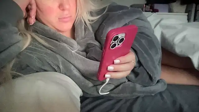 Bustyblondebabe32's sex show image