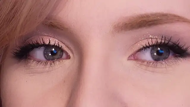 Изображение секс-шоу модели Chriss_Fox