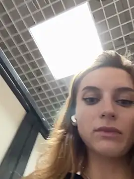 -AngelAri-'s sex show image