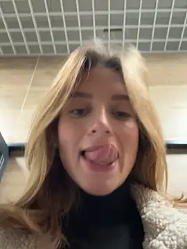 -AngelAri-'s sex show image