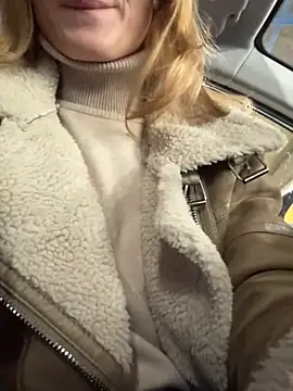 -AngelAri-'s sex show image