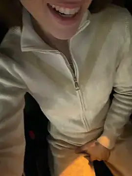 -AngelAri-'s sex show image