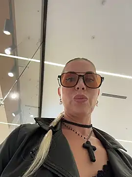 Изображение секс-шоу модели LisaMurr Изображение секс-шоу модели LisaMurr