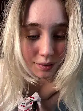LovelyMiu's sex show image