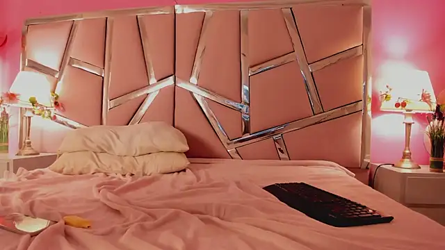 Lunapage's sex show image