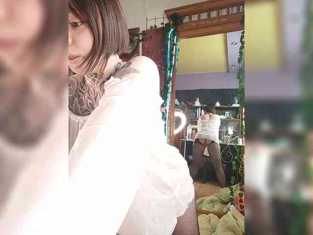 -Yourgirl's sex show image