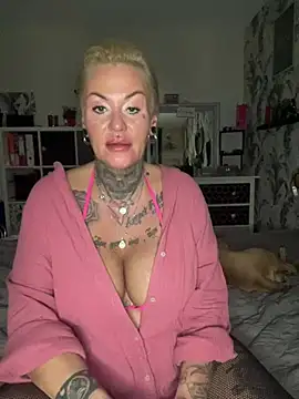 Sexshow-Bild von InkedMissLaBaehm