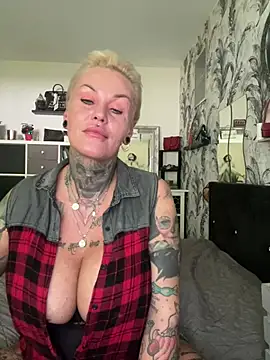 Sexshow-Bild von InkedMissLaBaehm