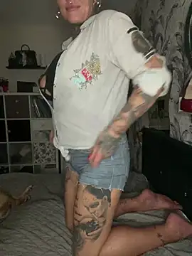 Sexshow-Bild von InkedMissLaBaehm
