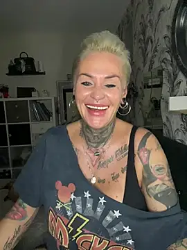 Sexshow-Bild von InkedMissLaBaehm