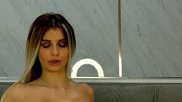 MiaCharm's sex show image