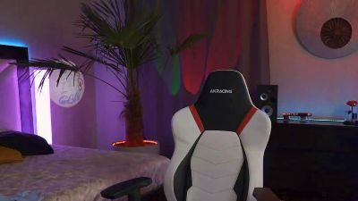 KrisWolles's sex show image