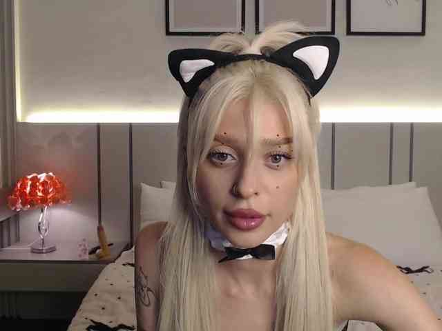 Изображение секс-шоу модели BlondyLi