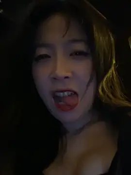 Изображение секс-шоу модели yourkeer