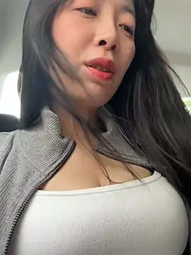 yourkeer's sex show image