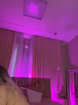 HugeBoobsAlice's sex show image