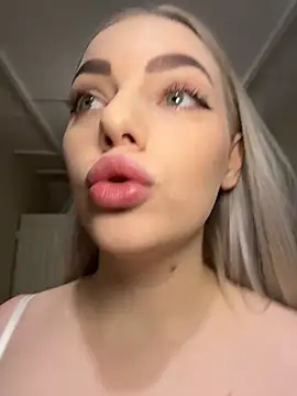 HugeBoobsAlice's sex show image