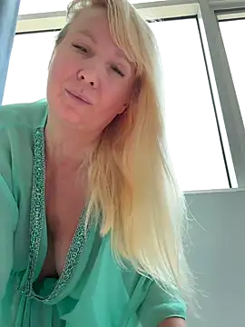 Изображение секс-шоу модели EmmaInLove23 Изображение секс-шоу модели EmmaInLove23