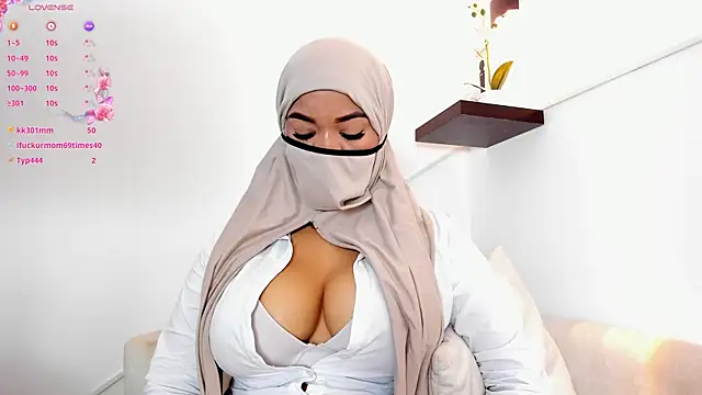 Изображение секс-шоу модели thaira_aly Изображение секс-шоу модели thaira_aly