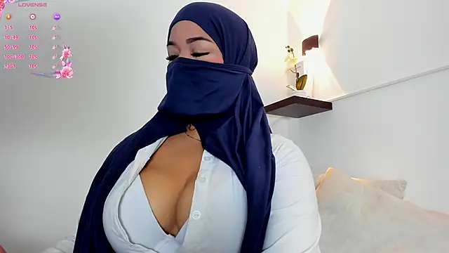 thaira_aly's sex show image
