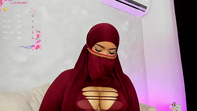 thaira_aly's sex show image