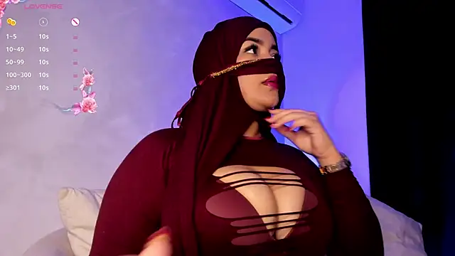 thaira_aly's sex show image