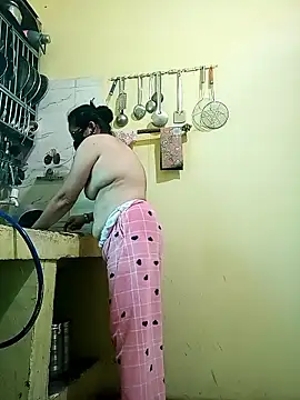 heenage's sex show image