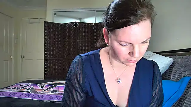 PlayfulcurvyyMilf's sex show image